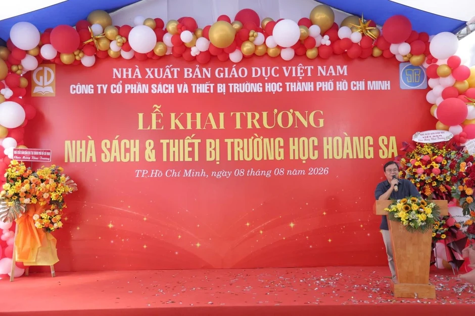 Khai trương Nhà sách Hoàng Sa tại TPHCM, sẵn sàng mùa tựu trường Khai trương Nhà sách Hoàng Sa tại TPHCM, sẵn sàng mùa tựu trường