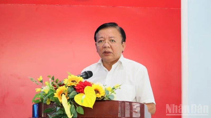 Khánh Hòa: Trao học bổng cho học sinh dân tộc thiểu số và vùng biển đảo Khánh Hòa: Trao học bổng cho học sinh dân tộc thiểu số và vùng biển đảo