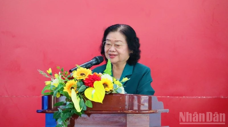 Khánh Hòa: Trao học bổng cho học sinh dân tộc thiểu số và vùng biển đảo Khánh Hòa: Trao học bổng cho học sinh dân tộc thiểu số và vùng biển đảo