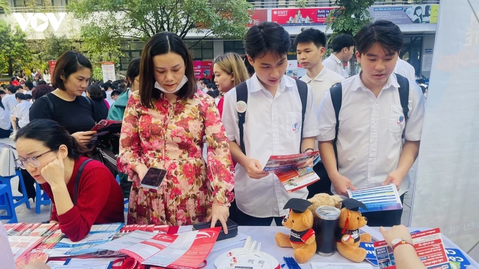 Khi cánh cửa lớp 10 công lập khép lại: Học sinh còn những lối đi nào? Khi cánh cửa lớp 10 công lập khép lại: Học sinh còn những lối đi nào?