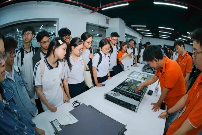 Khi giảng đường trở thành điểm hẹn của công nghệ và việc làm Khi giảng đường trở thành điểm hẹn của công nghệ và việc làm