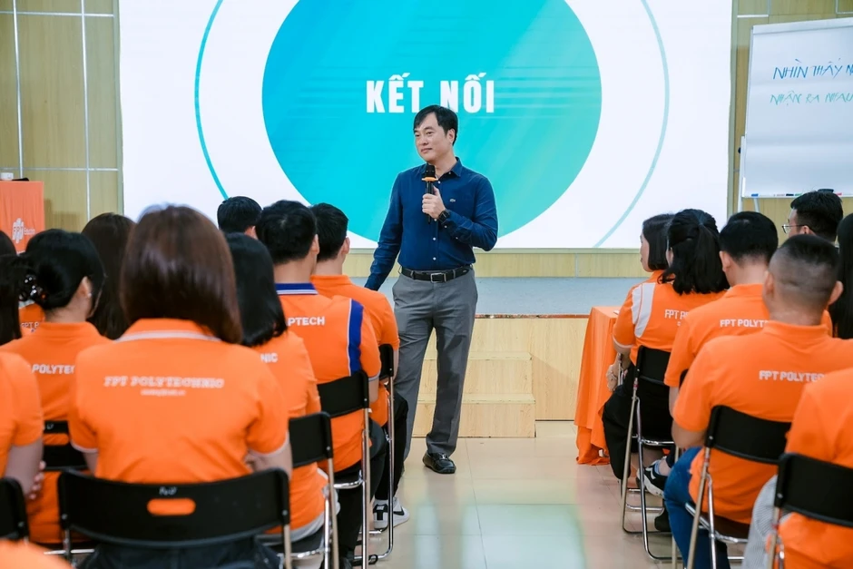 Khi người thầy được “nâng cấp” mỗi ngày, người hưởng lợi lớn nhất là người học