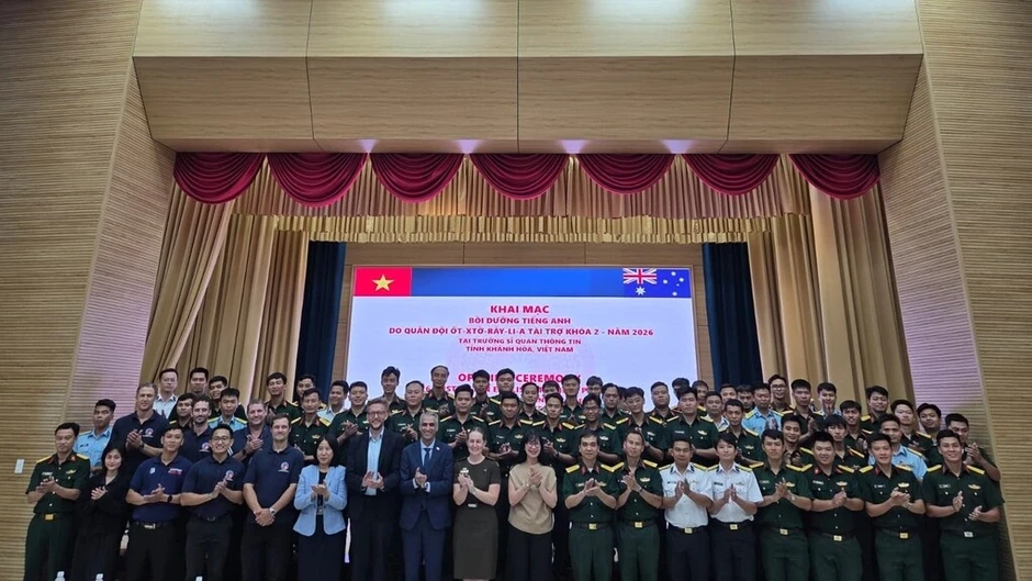 Khóa bồi dưỡng tiếng Anh cho 90 cán bộ, sĩ quan quân đội Khóa bồi dưỡng tiếng Anh cho 90 cán bộ, sĩ quan quân đội