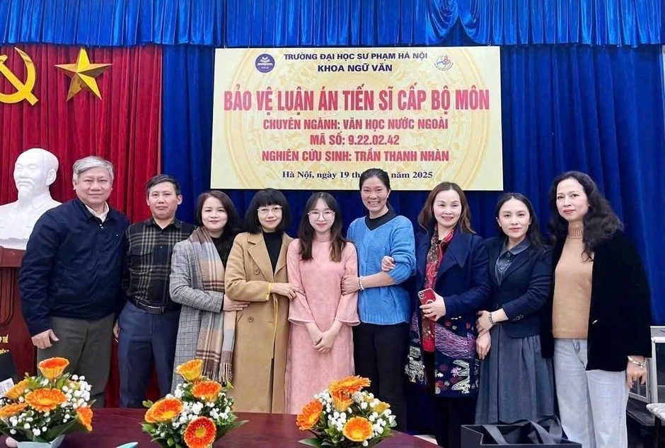 KHOA NGỮ VĂN - 75 NĂM TRÊN MỘT CON ĐƯỜNG LỚN KHOA NGỮ VĂN - 75 NĂM TRÊN MỘT CON ĐƯỜNG LỚN