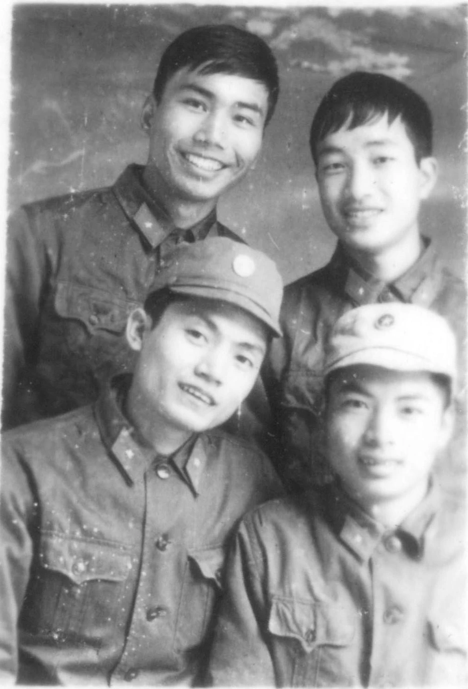 KHOA NGỮ VĂN - 75 NĂM TRÊN MỘT CON ĐƯỜNG LỚN KHOA NGỮ VĂN - 75 NĂM TRÊN MỘT CON ĐƯỜNG LỚN