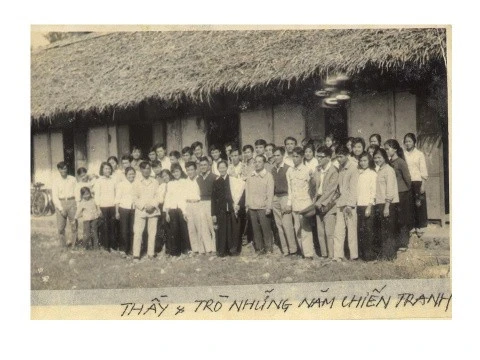 KHOA NGỮ VĂN - 75 NĂM TRÊN MỘT CON ĐƯỜNG LỚN KHOA NGỮ VĂN - 75 NĂM TRÊN MỘT CON ĐƯỜNG LỚN