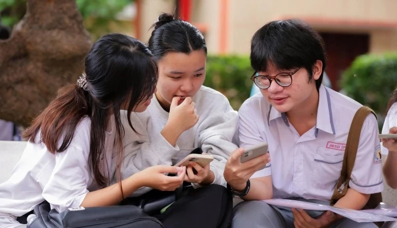 Khoảng 170 nghìn thí sinh bước vào Kỳ thi Đánh giá năng lực đợt 2, cao nhất từ trước đến nay Khoảng 170 nghìn thí sinh bước vào Kỳ thi Đánh giá năng lực đợt 2, cao nhất từ trước đến nay