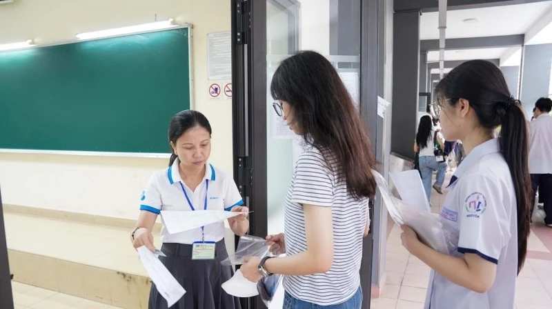 Khoảng 170 nghìn thí sinh bước vào Kỳ thi Đánh giá năng lực đợt 2, cao nhất từ trước đến nay Khoảng 170 nghìn thí sinh bước vào Kỳ thi Đánh giá năng lực đợt 2, cao nhất từ trước đến nay