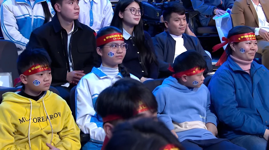 Khoảnh khắc "lần đầu nói với mẹ" trên sân khấu Olympia của nữ sinh Quảng Ninh khiến cả trường quay xúc động Khoảnh khắc "lần đầu nói với mẹ" trên sân khấu Olympia của nữ sinh Quảng Ninh khiến cả trường quay xúc động