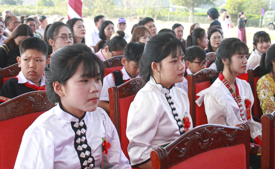 Khởi công 5 trường nội trú ở biên giới Quảng Ngãi, tổng vốn hơn 1.100 tỉ đồng Khởi công 5 trường nội trú ở biên giới Quảng Ngãi, tổng vốn hơn 1.100 tỉ đồng
