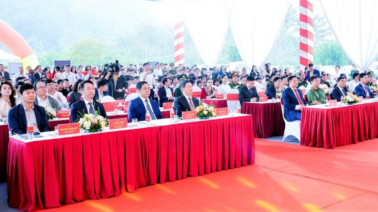 Khởi công trường phổ thông nội trú liên cấp vùng biên giai đoạn 2 tại Nghệ An Khởi công trường phổ thông nội trú liên cấp vùng biên giai đoạn 2 tại Nghệ An