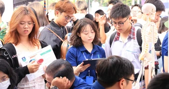 Khối đại học y dược ở TP.HCM: Giảm phương thức tuyển sinh, tăng mạnh học phí