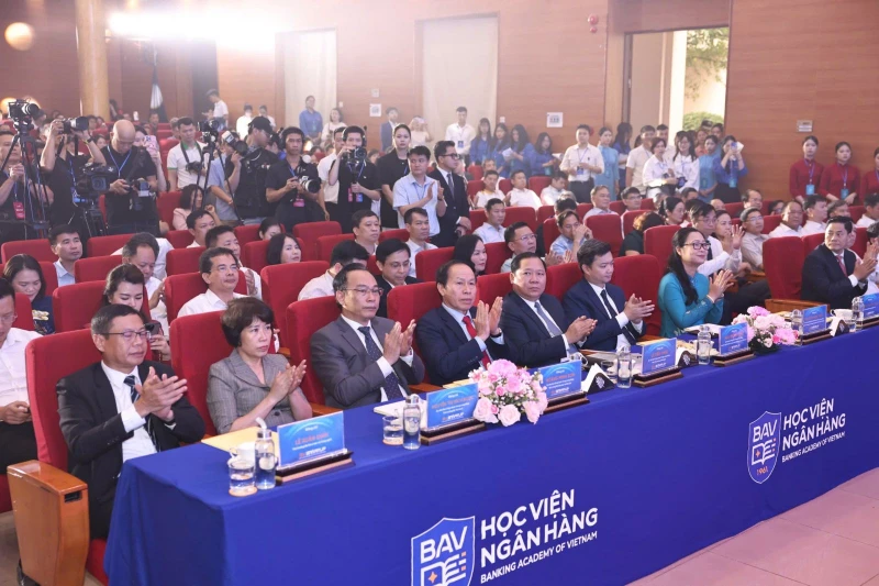Khơi dậy tinh thần khởi nghiệp và khát vọng cống hiến của thế hệ trẻ Khơi dậy tinh thần khởi nghiệp và khát vọng cống hiến của thế hệ trẻ