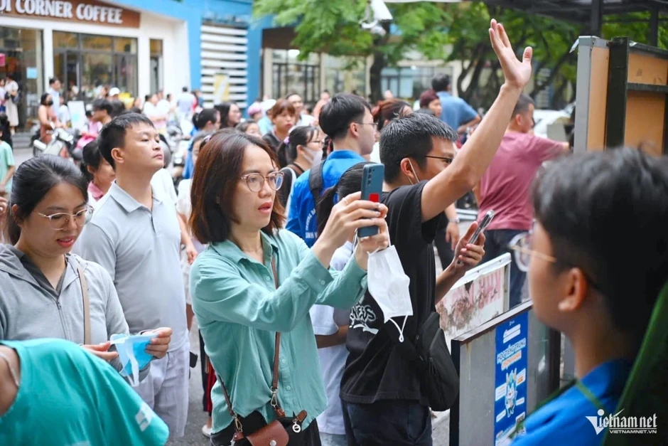 Khởi động cuộc đua vào lớp 6 ở Hà Nội: Phụ huynh thấp thỏm dù con ôn luyện nhiều năm Khởi động cuộc đua vào lớp 6 ở Hà Nội: Phụ huynh thấp thỏm dù con ôn luyện nhiều năm