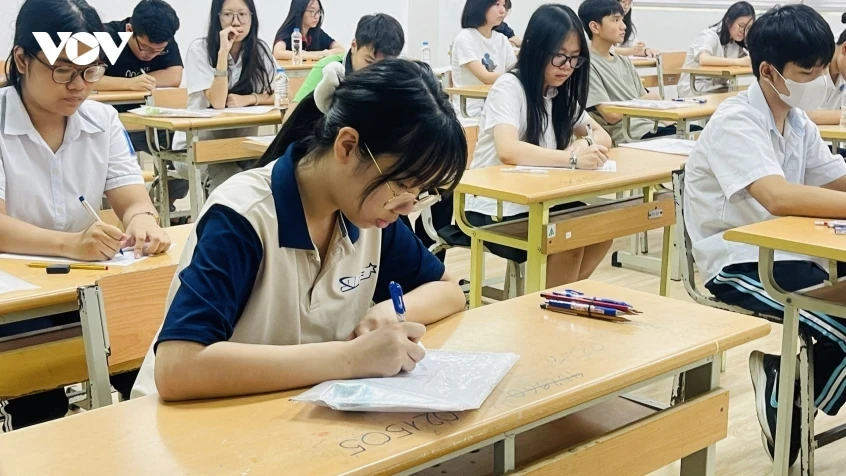 Khởi động cuộc đua vào lớp 6 ở Hà Nội: Phụ huynh thấp thỏm dù con ôn luyện nhiều năm Khởi động cuộc đua vào lớp 6 ở Hà Nội: Phụ huynh thấp thỏm dù con ôn luyện nhiều năm