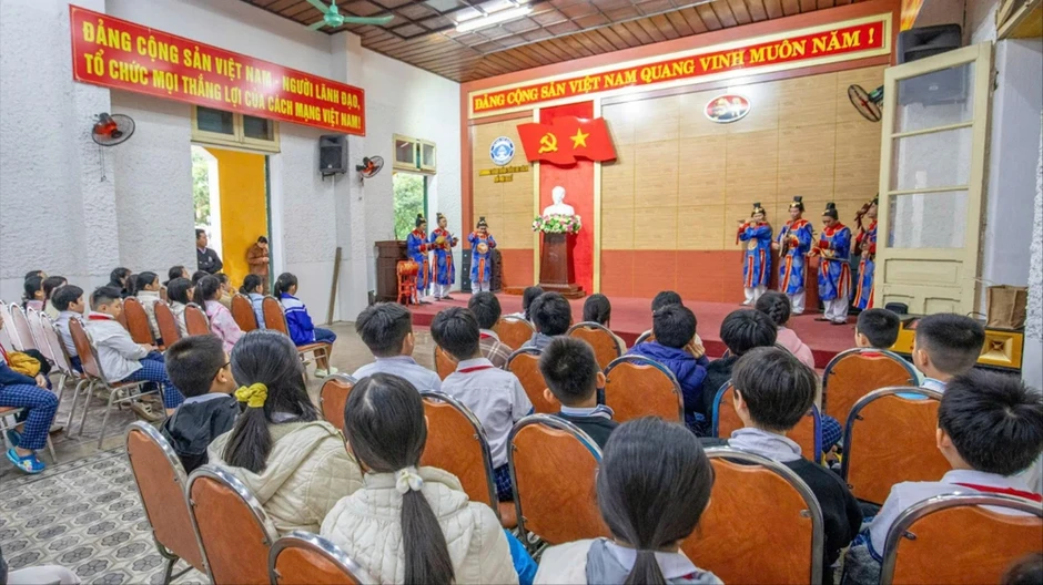 Không biến giáo dục di sản thành tài liệu lịch sử, văn hóa 'chất tải' lên vai học sinh Không biến giáo dục di sản thành tài liệu lịch sử, văn hóa 'chất tải' lên vai học sinh