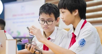 Không được buộc phụ huynh đóng tiền khi con học STEM ở trường