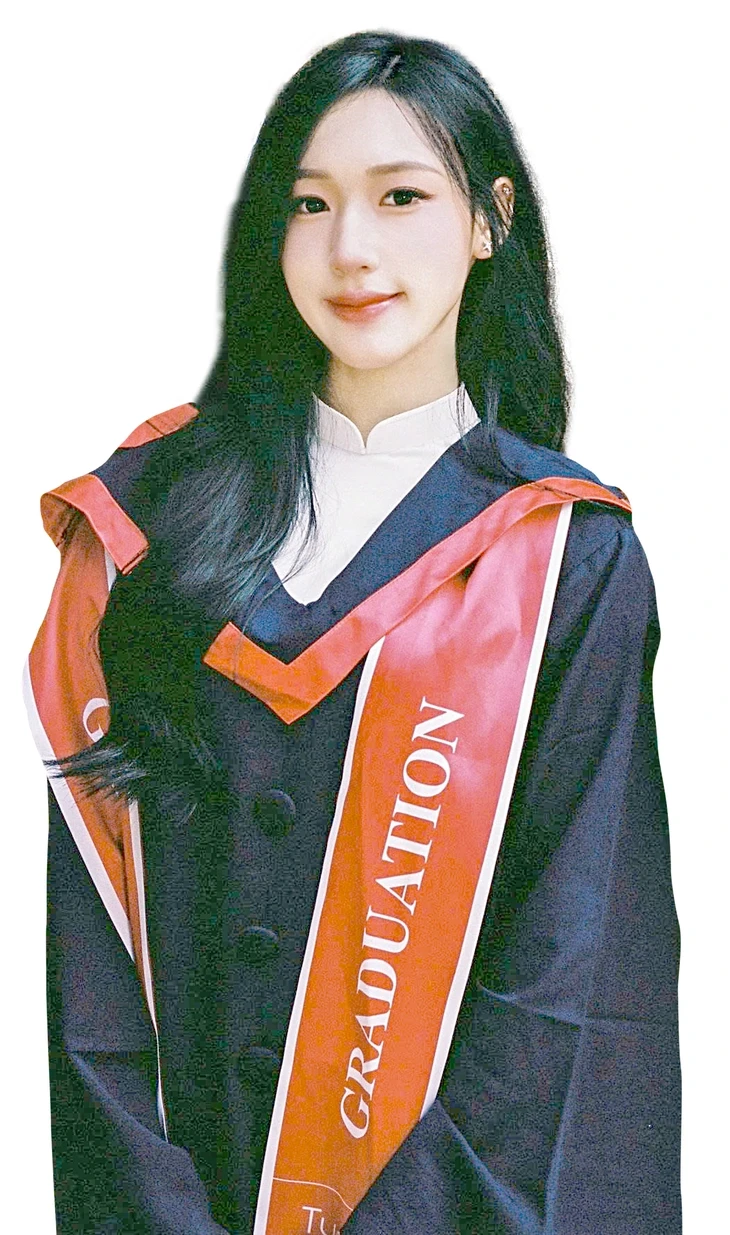 Kiện tướng trượt băng Linh Chi nhận thư trúng tuyển đại học Mỹ Kiện tướng trượt băng Linh Chi nhận thư trúng tuyển đại học Mỹ