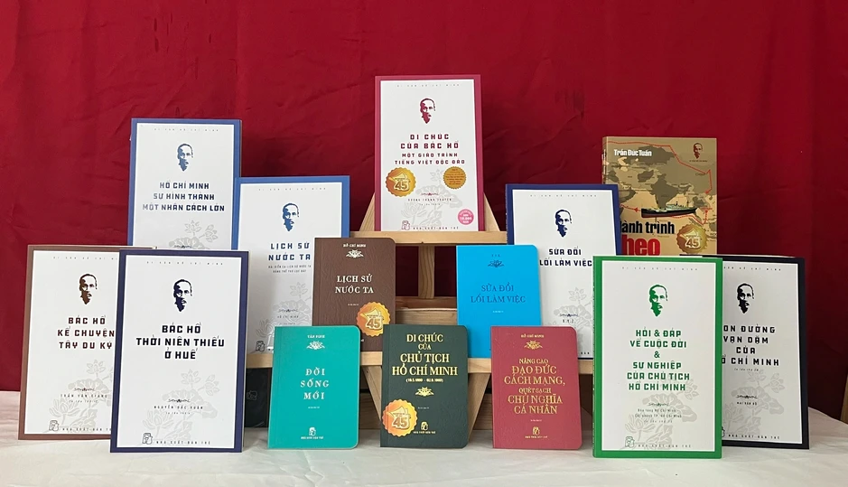 Kỷ niệm ngày sinh Bác Hồ, nhìn lại những tựa sách 'vạn bản' về Bác Kỷ niệm ngày sinh Bác Hồ, nhìn lại những tựa sách 'vạn bản' về Bác