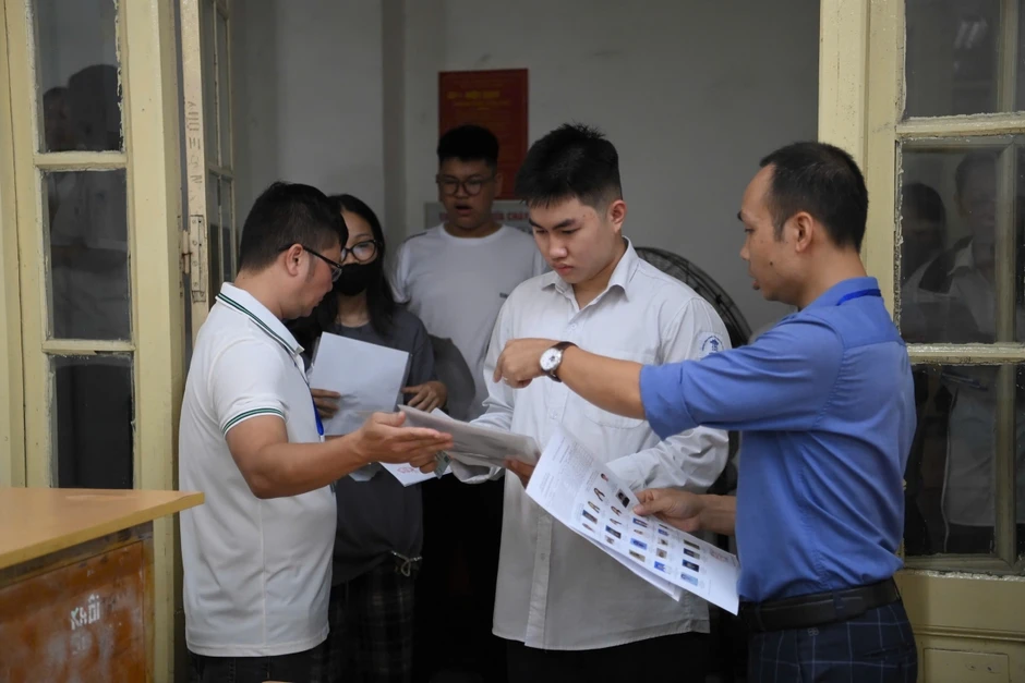 Kỳ thi tốt nghiệp THPT 2026: Hơn 1,22 triệu thí sinh, 98,45% đăng ký trực tuyến Kỳ thi tốt nghiệp THPT 2026: Hơn 1,22 triệu thí sinh, 98,45% đăng ký trực tuyến