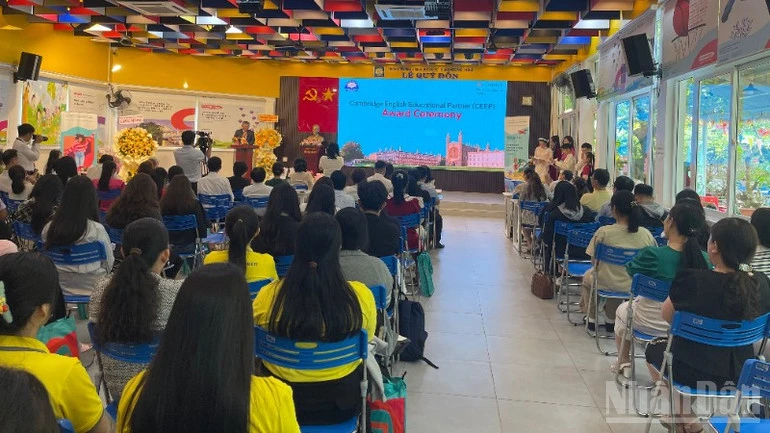 Lâm Đồng: Trường Lê Quý Đôn đón nhận Cambridge English Educational Partner Lâm Đồng: Trường Lê Quý Đôn đón nhận Cambridge English Educational Partner