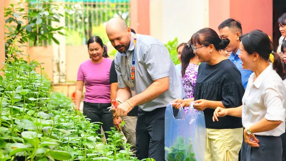 Lần đầu tiên trường học tổ chức câu lạc bộ tiếng Anh dành riêng cho giáo viên Lần đầu tiên trường học tổ chức câu lạc bộ tiếng Anh dành riêng cho giáo viên
