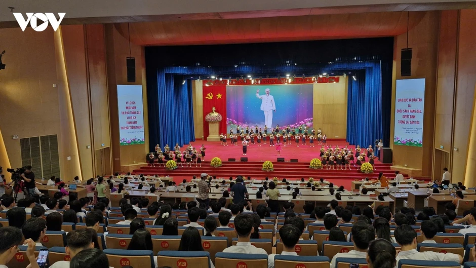 Lào Cai tuyên dương gần 270 học sinh có thành tích xuất sắc năm học 2025-2026 Lào Cai tuyên dương gần 270 học sinh có thành tích xuất sắc năm học 2025-2026