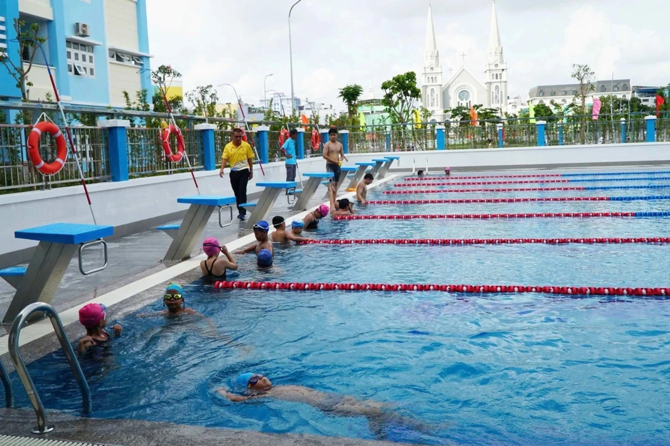Liên tiếp học sinh chết đuối thương tâm ở hồ bơi: Khẩn cấp siết an toàn Liên tiếp học sinh chết đuối thương tâm ở hồ bơi: Khẩn cấp siết an toàn