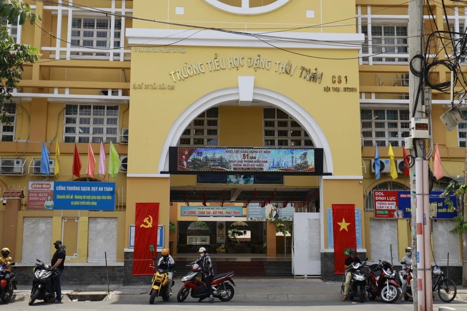 Lộ diện các trường dùng chung suất ăn của công ty liên quan vụ nghi ngộ độc ở Trường Đặng Thùy Trâm Lộ diện các trường dùng chung suất ăn của công ty liên quan vụ nghi ngộ độc ở Trường Đặng Thùy Trâm