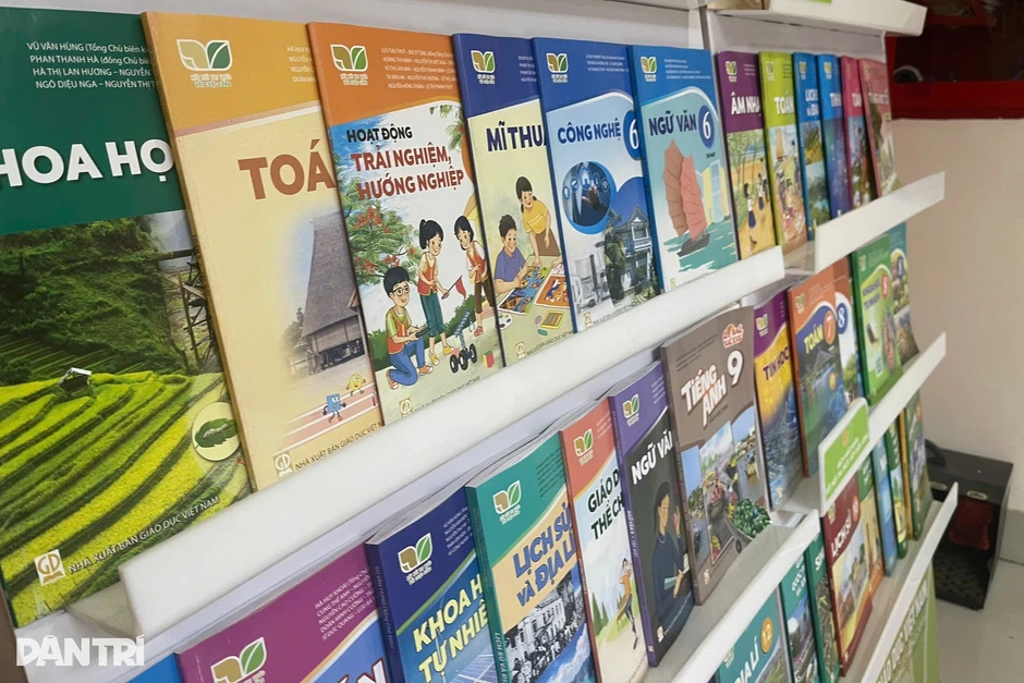 Lộ trình thực hiện một bộ sách giáo khoa toàn quốc Lộ trình thực hiện một bộ sách giáo khoa toàn quốc