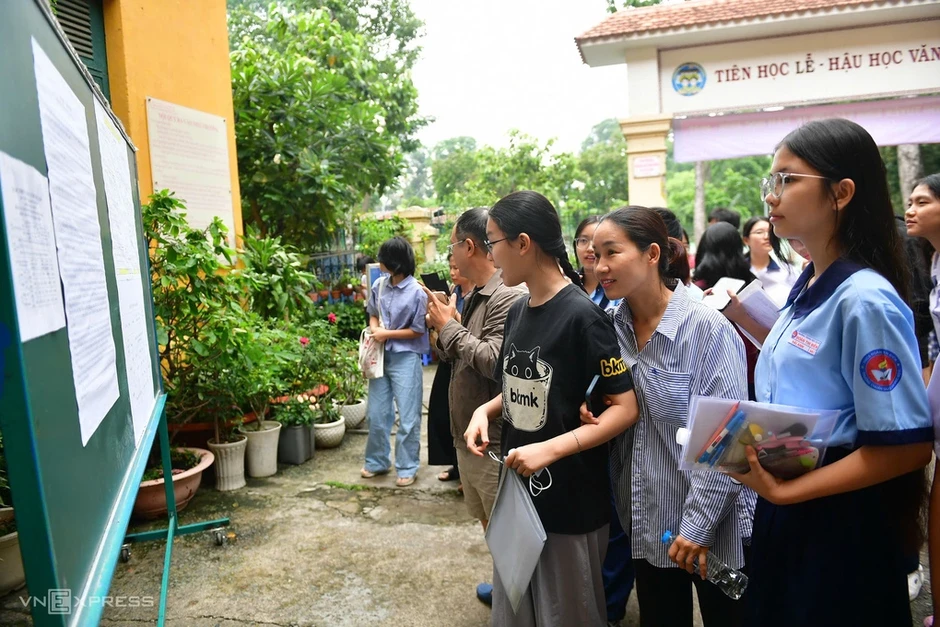 Loạt trường lấy điểm chuẩn bổ sung lớp 10 tăng vọt Loạt trường lấy điểm chuẩn bổ sung lớp 10 tăng vọt