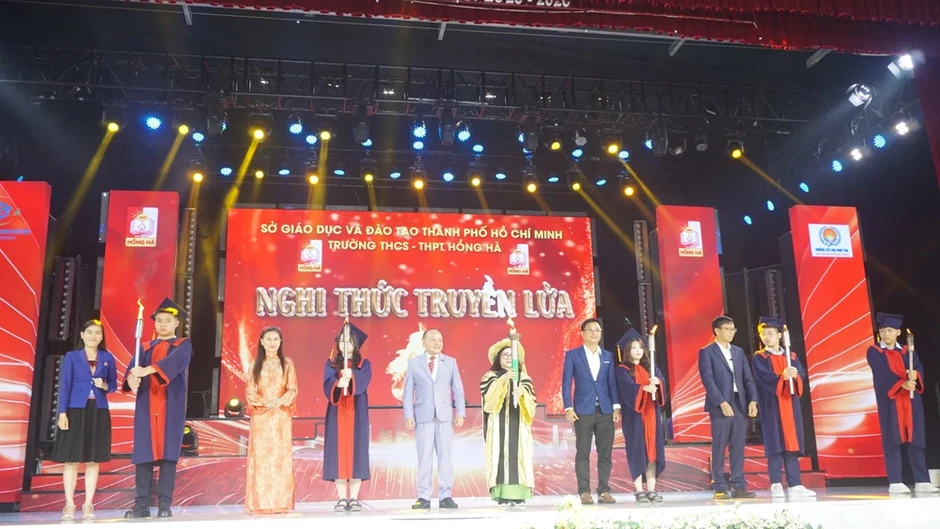 Lời tâm sự xúc động tại lễ tri ân và trưởng thành của học sinh lớp 12 Lời tâm sự xúc động tại lễ tri ân và trưởng thành của học sinh lớp 12