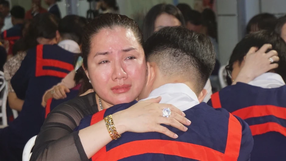 Lời tâm sự xúc động tại lễ tri ân và trưởng thành của học sinh lớp 12 Lời tâm sự xúc động tại lễ tri ân và trưởng thành của học sinh lớp 12