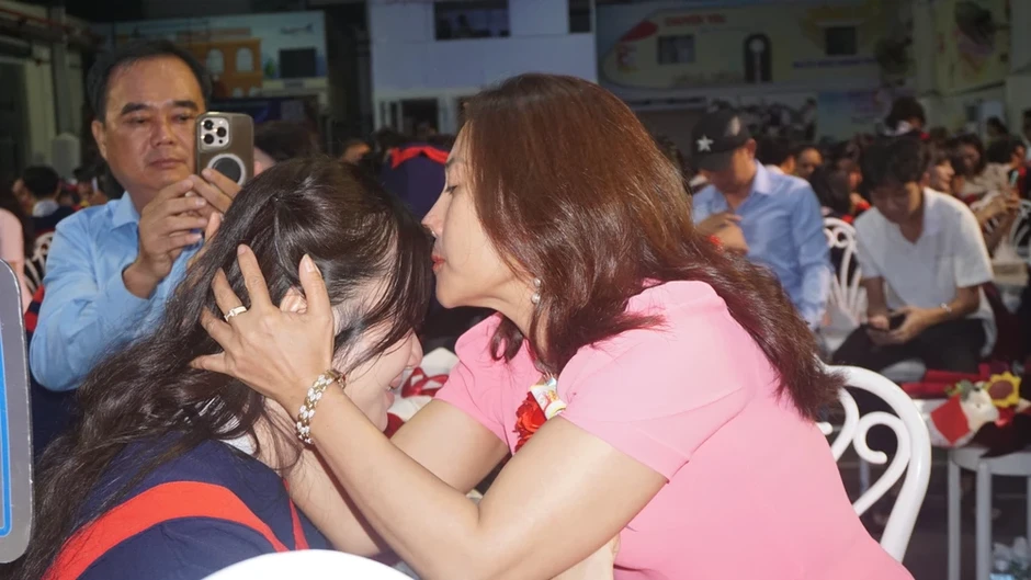 Lời tâm sự xúc động tại lễ tri ân và trưởng thành của học sinh lớp 12 Lời tâm sự xúc động tại lễ tri ân và trưởng thành của học sinh lớp 12