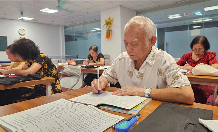 Lớp học tiếng Anh đặc biệt giữa Hà Nội Lớp học tiếng Anh đặc biệt giữa Hà Nội