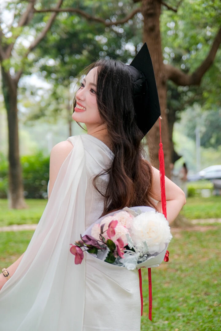 Lớp trưởng xinh đẹp tốt nghiệp xuất sắc Ngoại thương, học bổng liên tiếp 6 kỳ Lớp trưởng xinh đẹp tốt nghiệp xuất sắc Ngoại thương, học bổng liên tiếp 6 kỳ