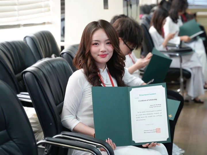 Lớp trưởng xinh đẹp tốt nghiệp xuất sắc Ngoại thương, học bổng liên tiếp 6 kỳ Lớp trưởng xinh đẹp tốt nghiệp xuất sắc Ngoại thương, học bổng liên tiếp 6 kỳ