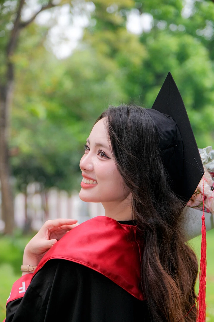 Lớp trưởng xinh đẹp tốt nghiệp xuất sắc Ngoại thương, học bổng liên tiếp 6 kỳ Lớp trưởng xinh đẹp tốt nghiệp xuất sắc Ngoại thương, học bổng liên tiếp 6 kỳ