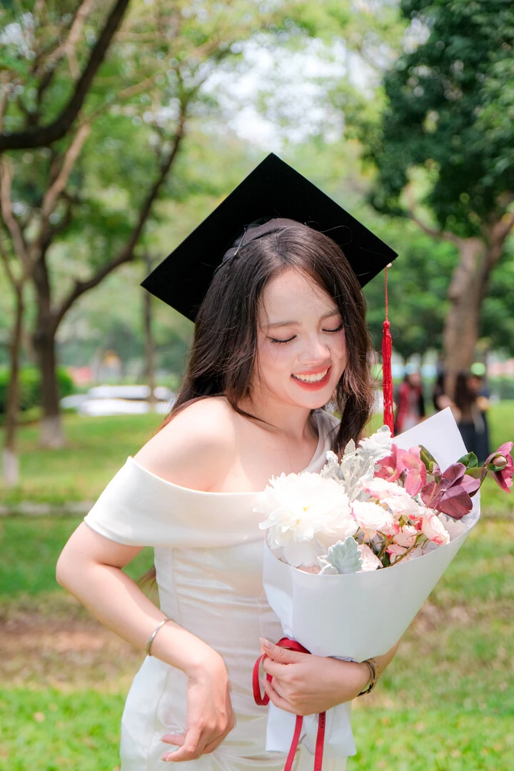 Lớp trưởng xinh đẹp tốt nghiệp xuất sắc Ngoại thương, học bổng liên tiếp 6 kỳ Lớp trưởng xinh đẹp tốt nghiệp xuất sắc Ngoại thương, học bổng liên tiếp 6 kỳ