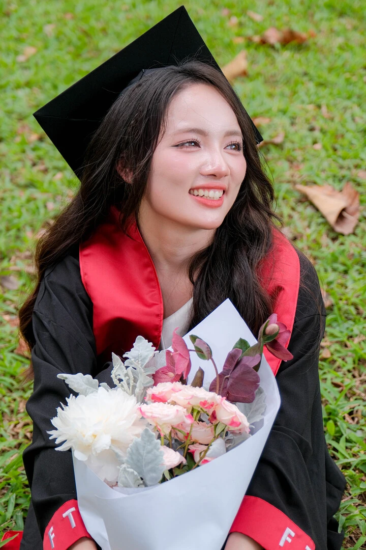 Lớp trưởng xinh đẹp tốt nghiệp xuất sắc Ngoại thương, học bổng liên tiếp 6 kỳ Lớp trưởng xinh đẹp tốt nghiệp xuất sắc Ngoại thương, học bổng liên tiếp 6 kỳ