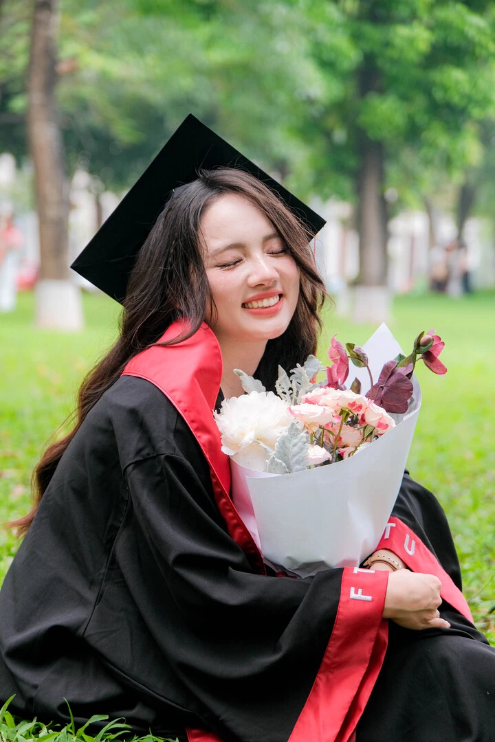 Lớp trưởng xinh đẹp tốt nghiệp xuất sắc Ngoại thương, học bổng liên tiếp 6 kỳ Lớp trưởng xinh đẹp tốt nghiệp xuất sắc Ngoại thương, học bổng liên tiếp 6 kỳ