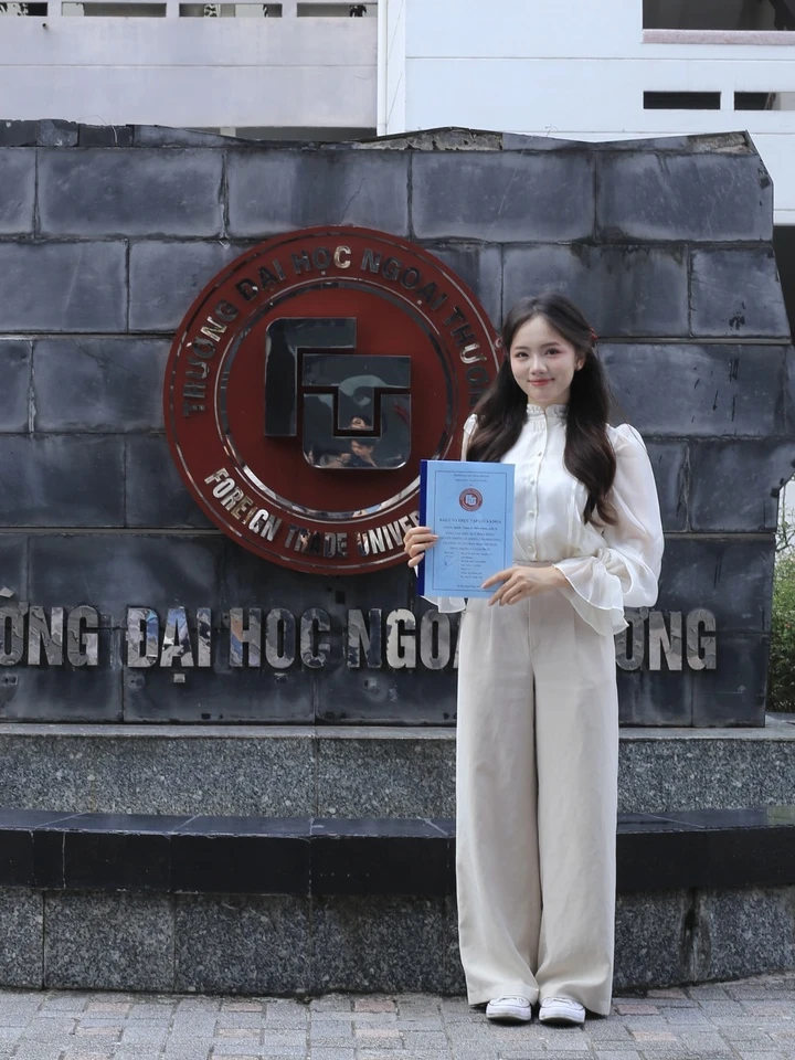 Lớp trưởng xinh đẹp tốt nghiệp xuất sắc Ngoại thương, học bổng liên tiếp 6 kỳ Lớp trưởng xinh đẹp tốt nghiệp xuất sắc Ngoại thương, học bổng liên tiếp 6 kỳ