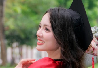 Lớp trưởng xinh đẹp tốt nghiệp xuất sắc Ngoại thương, học bổng liên tiếp 6 kỳ