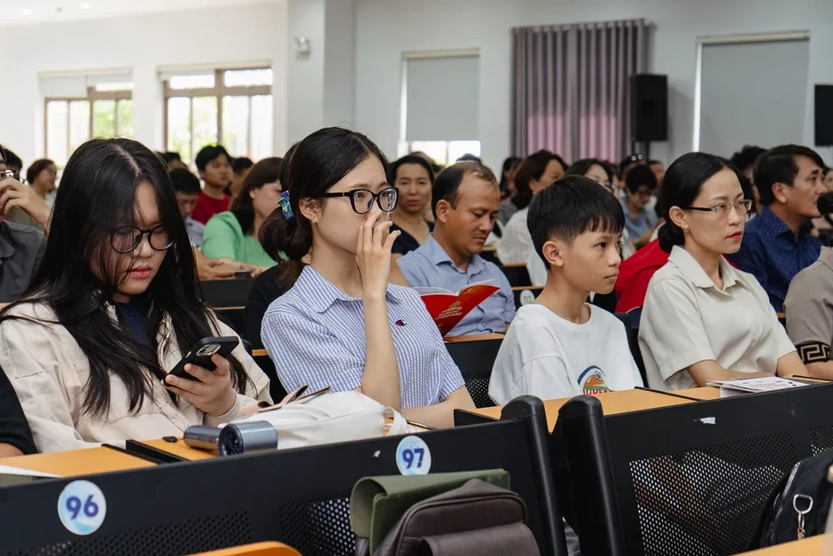 Lựa chọn ngành học thời AI: Học gì để không bị công nghệ "soán ngôi"?