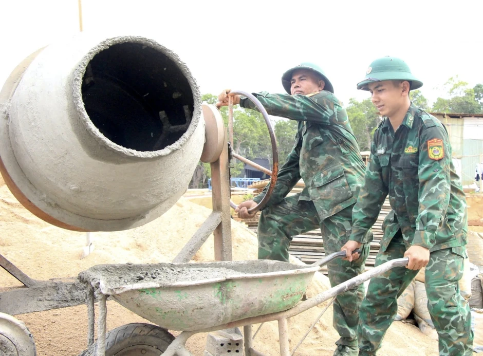Lực lượng vũ trang “chia lửa” xây dựng trường nội trú liên cấp vùng biên Gia Lai Lực lượng vũ trang “chia lửa” xây dựng trường nội trú liên cấp vùng biên Gia Lai