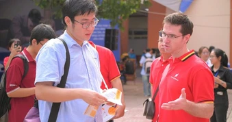 Luyện kỹ năng "thực chiến" cho sinh viên tại phòng phiên dịch