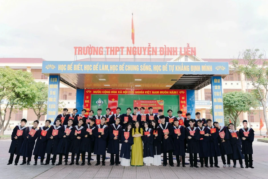 Lý do một lớp không chuyên có 9 em đạt điểm 10 môn toán Lý do một lớp không chuyên có 9 em đạt điểm 10 môn toán