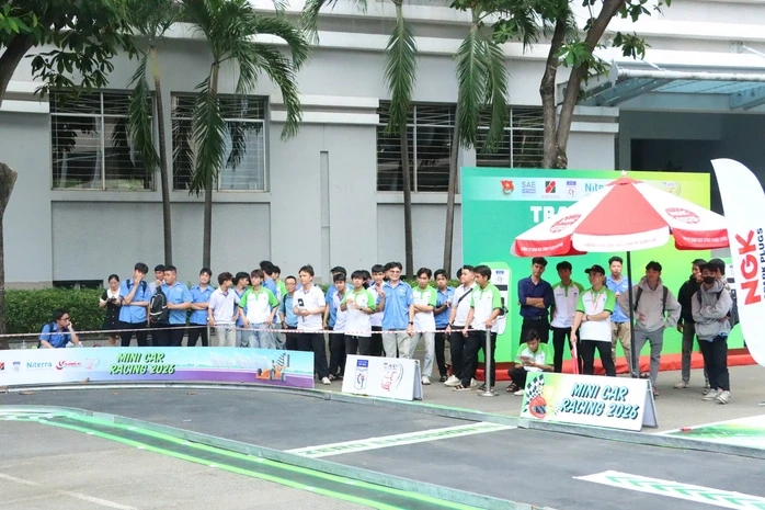Mãn nhãn cuộc đua xe mô hình của sinh viên TPHCM Mãn nhãn cuộc đua xe mô hình của sinh viên TPHCM