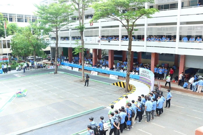 Mãn nhãn cuộc đua xe mô hình của sinh viên TPHCM Mãn nhãn cuộc đua xe mô hình của sinh viên TPHCM