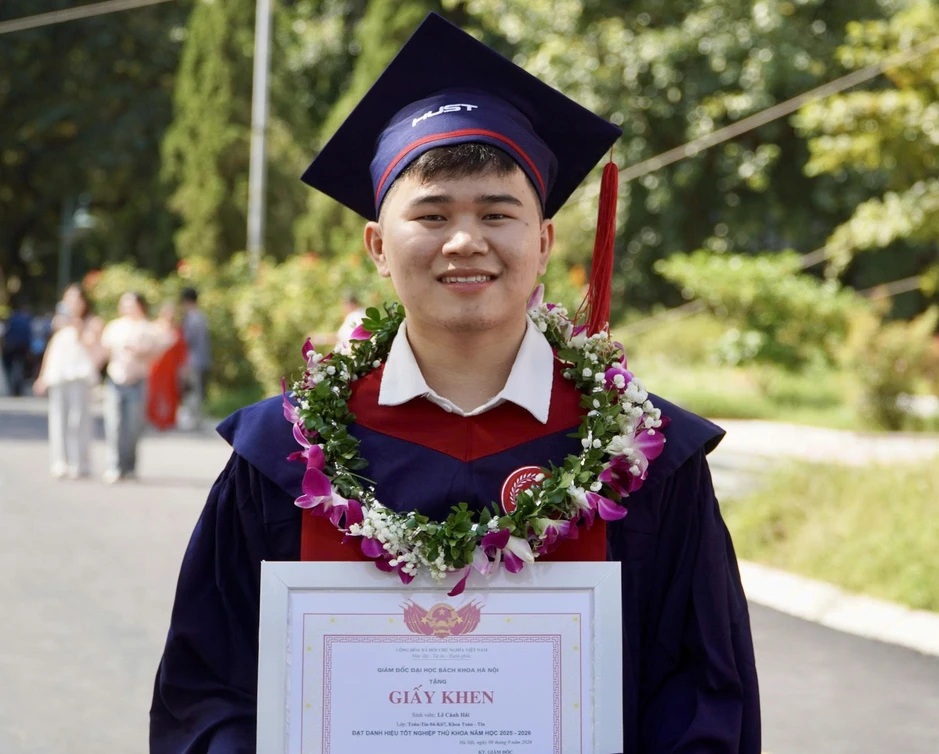 Mẹ đơn thân làm rẫy, nuôi con tốt nghiệp thủ khoa Bách khoa Hà Nội Mẹ đơn thân làm rẫy, nuôi con tốt nghiệp thủ khoa Bách khoa Hà Nội